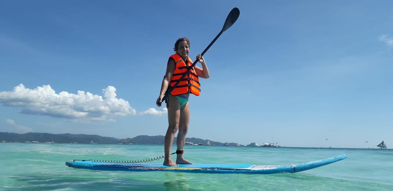 Mar turquesa e céu aberto em Boracay
